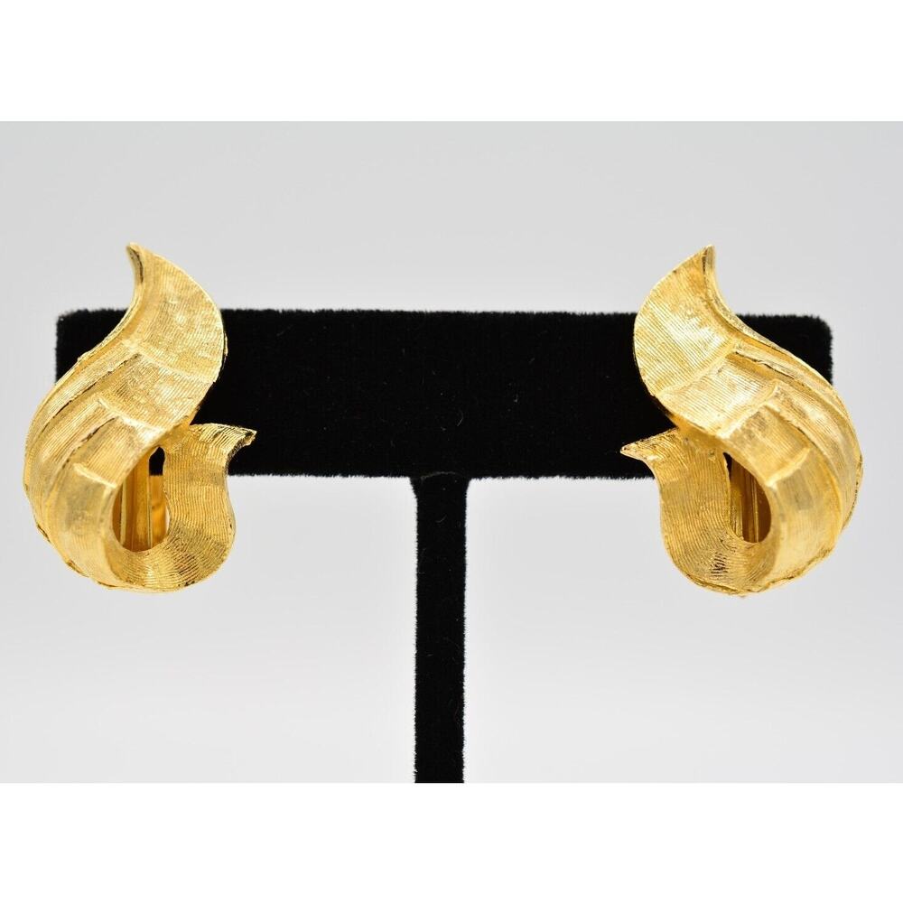 Vintage Clip On Earrings Leaf Brushed Gold Tone Textured Chunky Heavy 1980s 9F